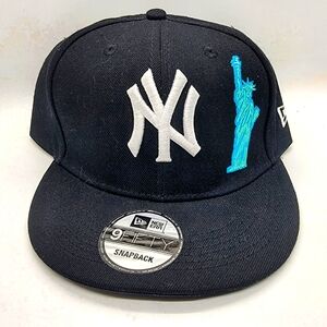 New York Yankees Statue of Liberty New Era 9FIFTY Snapback Hat Rare Find